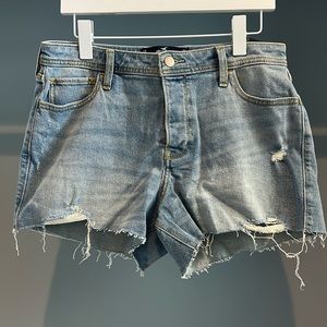NWT Hollister Jean shorts. Sz 13/waist 31. High rise mom short